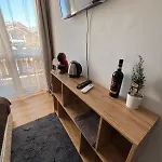דירה Smart - Refurbished With Balcony And Parking *