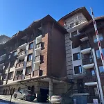Smart - Refurbished With Balcony And Parking Apartment *