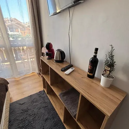 شقة Smart - Refurbished With Balcony And Parking *