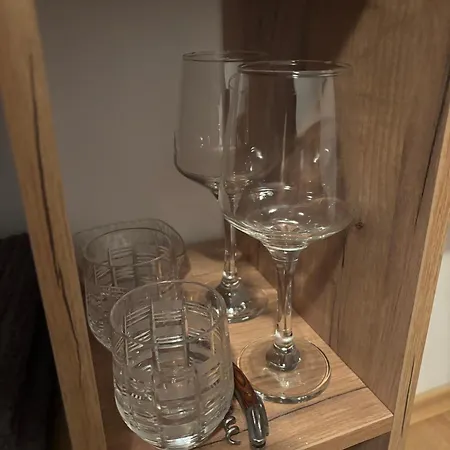 Smart - Refurbished With Balcony And Parking